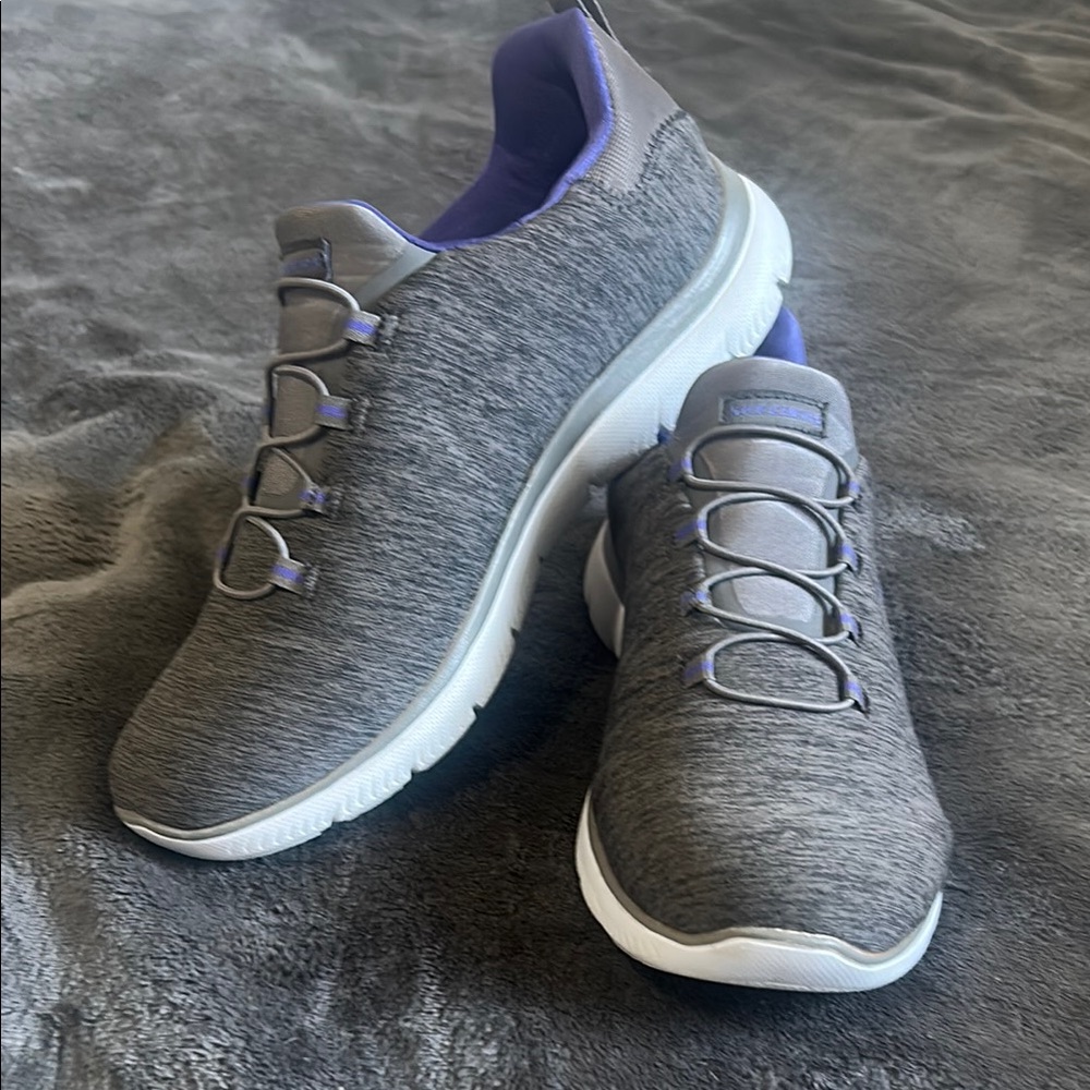 Sketchers Memory Form pull-on sneakers in close to new condition